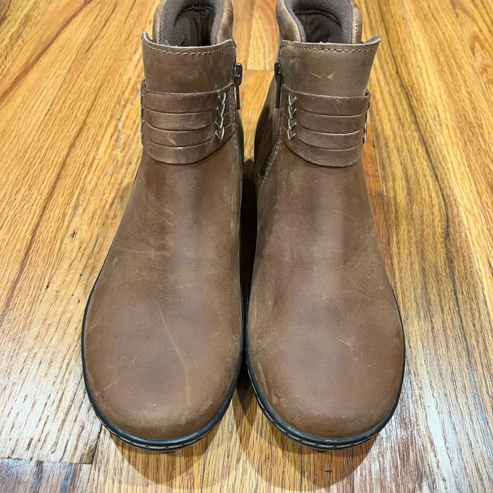Collections by Clarks women's side zip Cora Rae Dark Tan Size 7.5‎ M Like New